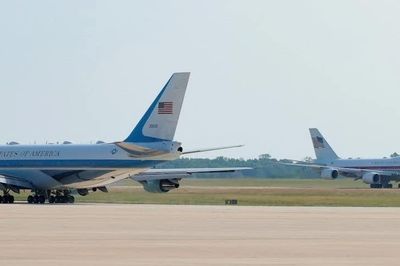 Frank Kendall và dấu hỏi quanh vụ lộ thông tin Air Force One