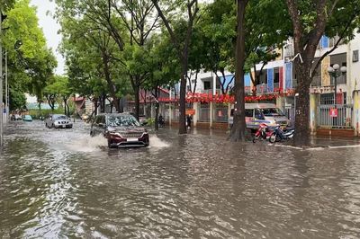 Hà Nội lên kịch bản phân luồng, có thể cấm đường khi ngập trên 30cm