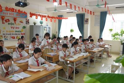 Giáo dục phổ thông đẩy mạnh AI, dự kiến dạy tiếng Anh bắt buộc từ lớp 1