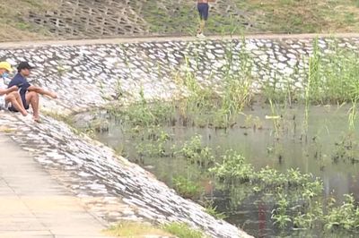 Hồ Trung Văn nhếch nhác mất mỹ quan đô thị