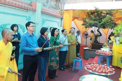 Tưởng niệm đồng bào qua đời trong nạn đói 1944-1945