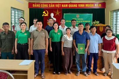 Hội Nông dân tỉnh giải ngân 600 triệu đồng dự án chăn nuôi bò sinh sản tại xã Minh Tâm