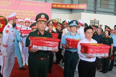 Chuyến bay đặc biệt đưa hơn 7.000 mẫu sinh phẩm liệt sĩ từ TPHCM ra Hà Nội giám định ADN