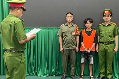 Giả khách mua hàng để trộm nhiều điện thoại đắt tiền