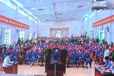Xét xử 227 bị cáo chuyên án VN10: Ca sĩ Chi Dân rủ anh trai cùng tổ chức sử dụng ma túy