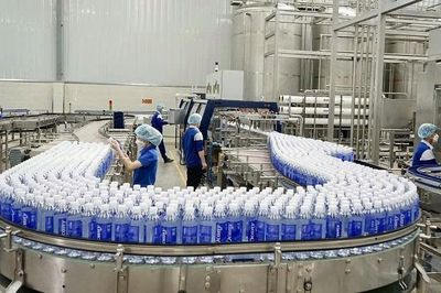 Tăng cường giám sát việc chấp hành quyết định đình chỉ hoạt động các cơ sở sản xuất nước uống đóng chai