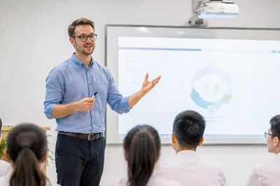 Cấp học bổng toàn phần cho 1.500 nhà khoa học trẻ, sinh viên xuất sắc đi đào tạo ở nước ngoài về công nghệ chiến lược