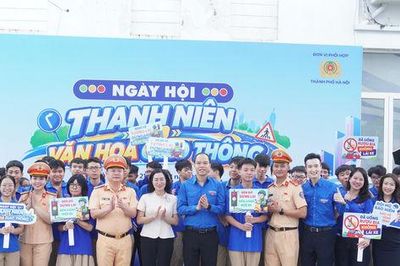 Tuổi trẻ Hà Nội: Từ 'biết luật' đến văn hóa giao thông