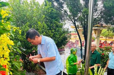 Tiếp nối hành trình 'Trả lại tên cho các anh' tại Nghĩa trang Liệt sĩ Tân Hòa