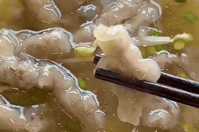 Thịt heo nấu kiểu này lạ mà ngon: Chua cay, mềm mướt, ăn với cơm hay bún đều 'hết sảy'