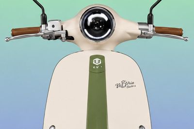 Lái xe máy điện giá siêu rẻ 18 triệu đồng thiết kế nhỏ gọn, đi tới 80 km/lần sạc, động cơ tối đa 1.450W