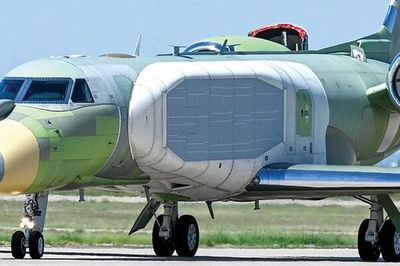 Máy bay tác chiến điện tử EA-37B Mỹ áp sát Nga