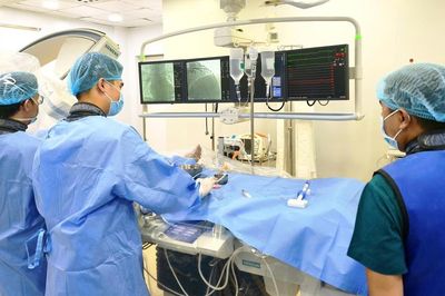 Không để y tế tư nhân phát triển riêng lẻ
