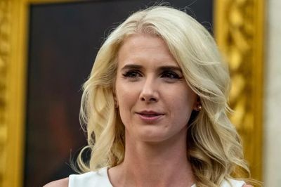 Vướng mắc thẩm tra an ninh liên quan nữ trợ lý 'máy in sống' của ông Trump