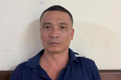Tạm giữ đối tượng ném vỡ kính chắn gió xe ôtô của người dân