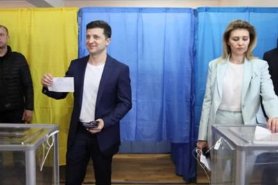 Kêu gọi bầu cử - nước cờ gây tranh cãi của cựu Bộ trưởng Quốc phòng Ukraine