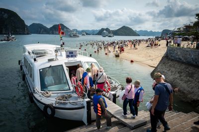 Tạm dừng tàu tham quan, lưu trú trên biển Quảng Ninh trước bão số 4