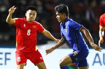 Thái Lan 0-1 Việt Nam: Hai Long tỏa sáng