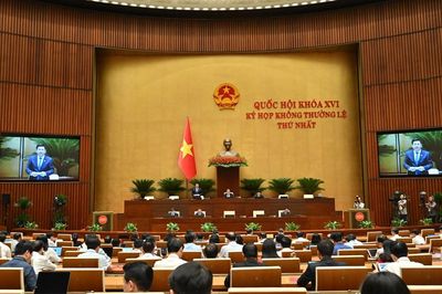 'Bịt khoảng trống' nhận tiền trước khi bất động sản đủ điều kiện mở bán