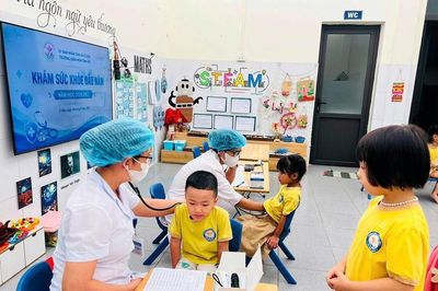 Trẻ sắp vào năm học mới thiếu mũi vắc xin, cha mẹ cần làm gì?