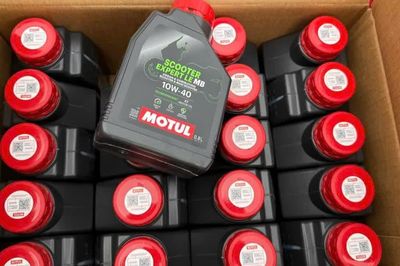 Hải quan chủ trì phát hiện 16.000 hộp dầu nhớt giả nhãn hiệu MOTUL