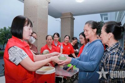 Ấm áp nồi cháo nghĩa tình