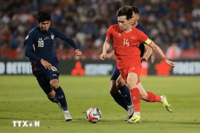 'Cắm cờ trên sân Thái Lan'