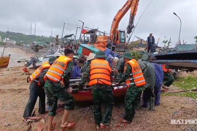 Bão số 4 di chuyển chậm, vùng biển Quảng Ninh - Hải Phòng gió giật cấp 10
