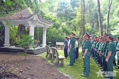 Sư đoàn 9 (Quân đoàn 34) hành quân về nguồn, tri ân các anh hùng liệt sĩ