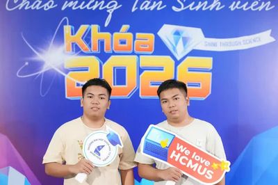 Cặp song sinh mê Toán cùng vào chung giảng đường đại học
