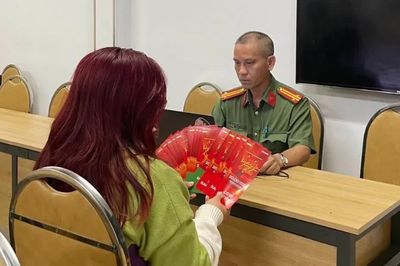 Công an làm việc với nhiều đối tượng rao bán vé mời chương trình nghệ thuật 'Tổ Quốc Trong Tim'