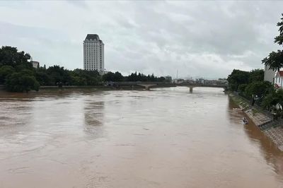 Bão số 4 (Narra) di chuyển chậm, gây mưa nhiều ngày