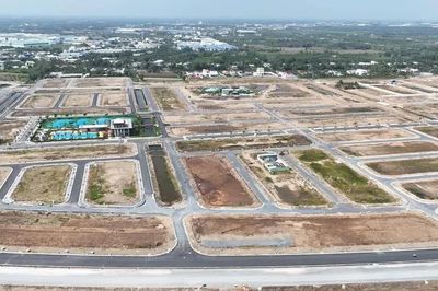 [SPOTLIGHT] Nhà đầu tư ôm nợ ngân hàng khi đất nền Hà Nội, Đồng Nai giảm giá kỷ lục