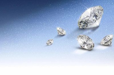 Nghiền nát kim cương dưới siêu áp suất giải mã bí ẩn suốt 20 năm