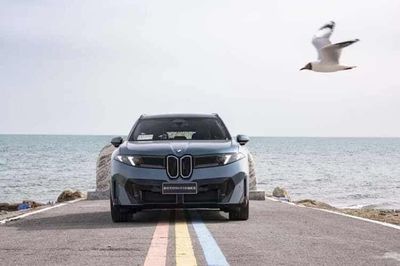 [GALLERY] BMW iX3 L 2026 ra mắt - màn hình 'khủng' 43,3 inch, từ 1,04 tỷ đồng