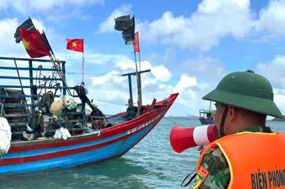 Bão số 4 áp sát, Quảng Ninh tạm dừng tham quan, lưu trú trên biển