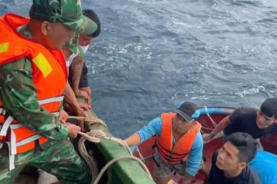 Nguyên nhân tàu chở 12 ngư dân Gia Lai chìm dần