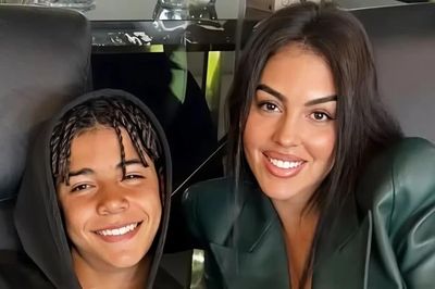 Georgina Rodríguez làm thủ tục nhận nuôi 3 con riêng của Ronaldo