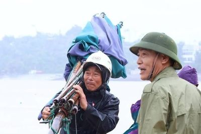 Hơn 1.700 du khách kẹt trên đảo Cát Bà