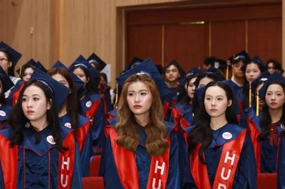 ĐH Ngân hàng TPHCM dừng thu học phí quá hạn sau phản ứng của sinh viên