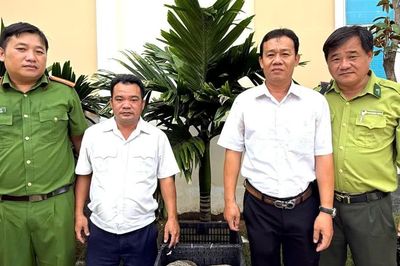 'Khách không mời' bò vào công ty, tài xế báo công an