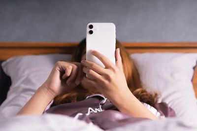 Lợi ích bất ngờ khi không chạm vào điện thoại trong một giờ ngay sau khi ngủ dậy
