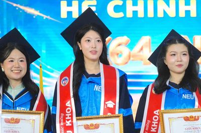 Kỷ lục 17 sinh viên cùng tốt nghiệp điểm tuyệt đối 4.0/4.0 ở ĐH Kinh tế Quốc dân