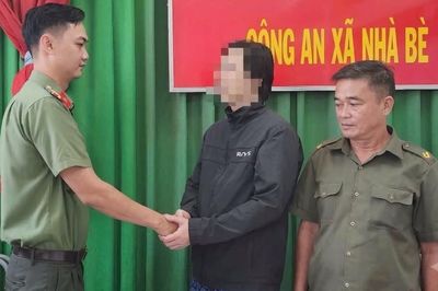 Được cứu khi nhảy sông ở TPHCM tự tử, du khách Hàn Quốc gửi tâm thư cảm ơn