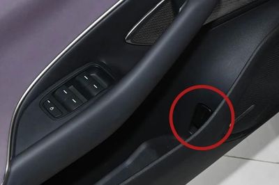 Nguy cơ mắc kẹt sau tai nạn, Trung Quốc triệu hồi xe kỷ lục