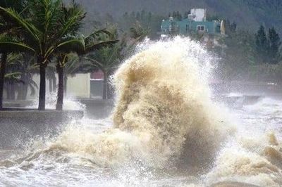 Bão số 4 di chuyển 'nhúc nhích', liên tục đổi hướng, miền Bắc mưa lớn kéo dài