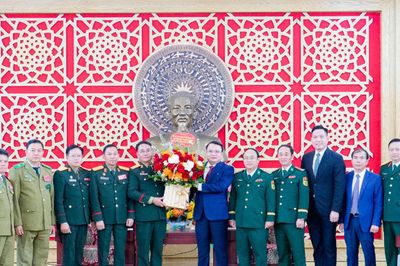 Lãnh đạo tỉnh tiếp đoàn đại biểu Bộ Chỉ huy Quân sự, Công an 3 tỉnh Hủa Phăn, Xiêng Khoảng, Bo Ly Khăm Xay (Lào)