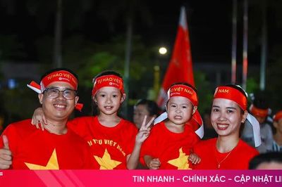 Người hâm mộ Hà Tĩnh tập trung 'tiếp lửa' cho đội tuyển Việt Nam