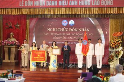 BV Hùng Vương đón nhận danh hiệu Anh hùng Lao động thời kỳ đổi mới