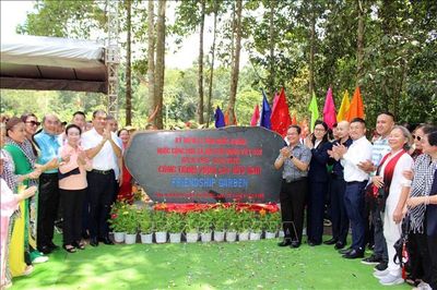 'Vườn cây hữu nghị' kết nối tình đoàn kết quốc tế